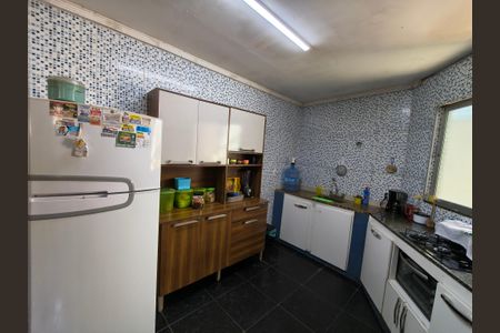 Casa à venda com 216m², 4 quartos e 2 vagas Casa à venda com 216m², 4 quartos e 2 vagasCozinha