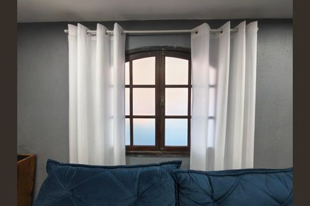 Casa à venda com 216m², 4 quartos e 2 vagas Casa à venda com 216m², 4 quartos e 2 vagasJanela - Sala 2