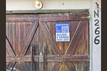 Casa à venda com 216m², 4 quartos e 2 vagas Casa à venda com 216m², 4 quartos e 2 vagasPlaca