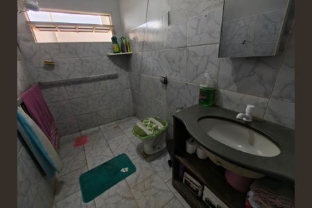 Casa à venda com 216m², 4 quartos e 2 vagas Casa à venda com 216m², 4 quartos e 2 vagasBanheiro Social