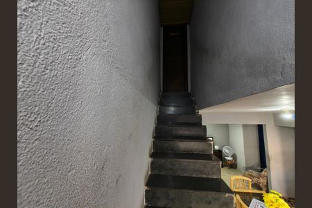 Casa à venda com 216m², 4 quartos e 2 vagas Casa à venda com 216m², 4 quartos e 2 vagasEscada Andar Superior