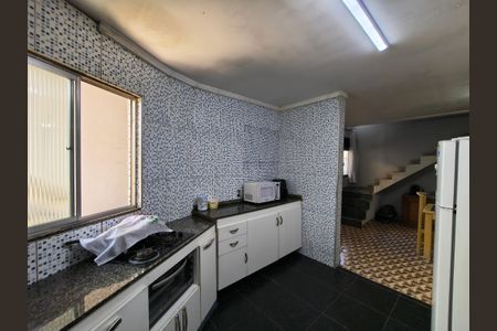 Casa à venda com 216m², 4 quartos e 2 vagas Casa à venda com 216m², 4 quartos e 2 vagasCozinha