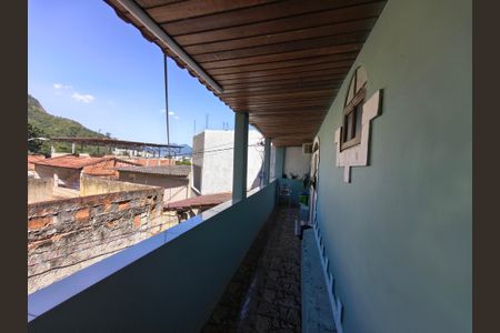 Casa à venda com 216m², 4 quartos e 2 vagas Casa à venda com 216m², 4 quartos e 2 vagasVaranda