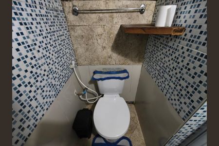 Casa à venda com 216m², 4 quartos e 2 vagas Casa à venda com 216m², 4 quartos e 2 vagasBanheiro