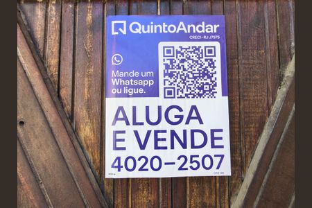 Casa à venda com 216m², 4 quartos e 2 vagas Casa à venda com 216m², 4 quartos e 2 vagasPlaca