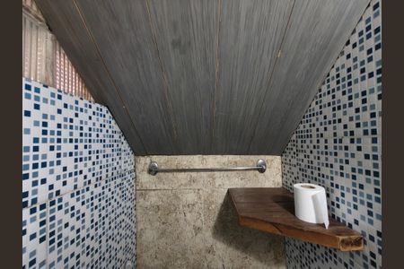 Casa à venda com 216m², 4 quartos e 2 vagas Casa à venda com 216m², 4 quartos e 2 vagasBanheiro