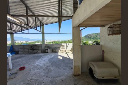 Casa à venda com 216m², 4 quartos e 2 vagas Casa à venda com 216m², 4 quartos e 2 vagasTerraço