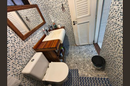 Casa à venda com 216m², 4 quartos e 2 vagas Casa à venda com 216m², 4 quartos e 2 vagasBanheiro