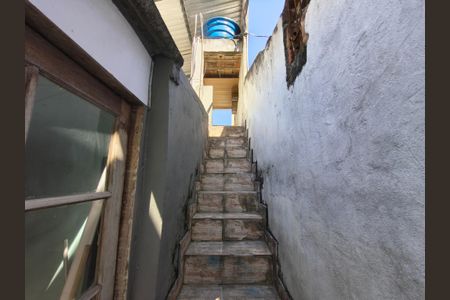 Casa à venda com 216m², 4 quartos e 2 vagas Casa à venda com 216m², 4 quartos e 2 vagasEscada Terraço