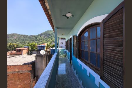 Casa à venda com 216m², 4 quartos e 2 vagas Casa à venda com 216m², 4 quartos e 2 vagasVaranda