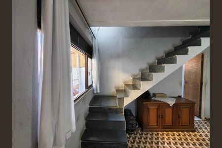 Casa à venda com 216m², 4 quartos e 2 vagas Casa à venda com 216m², 4 quartos e 2 vagasEscada Andar Superior