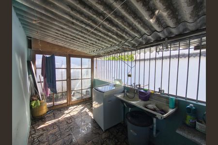 Casa à venda com 216m², 4 quartos e 2 vagas Casa à venda com 216m², 4 quartos e 2 vagasÁrea de Serviço