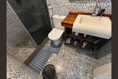 Casa à venda com 216m², 4 quartos e 2 vagas Casa à venda com 216m², 4 quartos e 2 vagasBanheiro