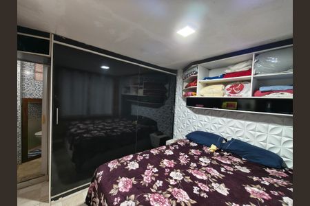 Casa à venda com 216m², 4 quartos e 2 vagas Casa à venda com 216m², 4 quartos e 2 vagasQuarto 4