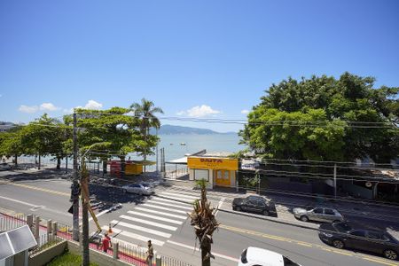 Sala - Vista de apartamento para alugar com 3 quartos, 70m² em Coqueiros, Florianópolis