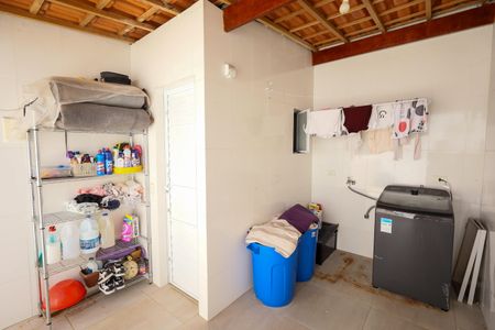 Casa à venda com 100m², 2 quartos e 1 vagaÁrea de Serviço