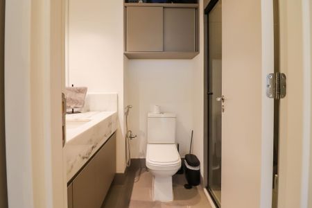 Banheiro de apartamento à venda com 1 quarto, 38m² em Pinheiros, São Paulo