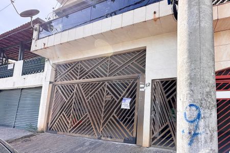 Casa à venda com 450m², 6 quartos e 4 vagasFachada