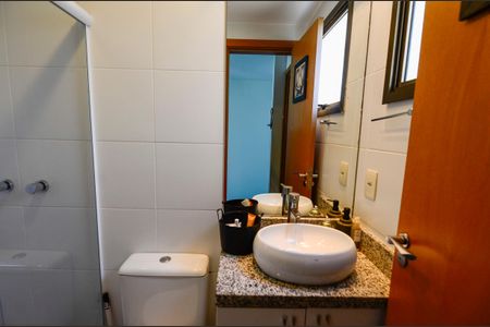 Apartamento à venda com 181m², 4 quartos e 3 vagasBanheiro 2