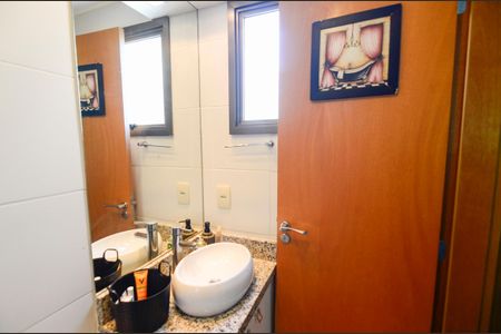 Apartamento à venda com 181m², 4 quartos e 3 vagasBanheiro 2