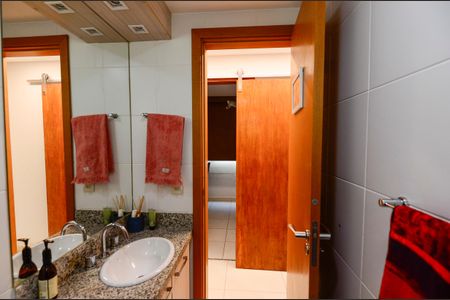 Apartamento à venda com 181m², 4 quartos e 3 vagasBanheiro 1