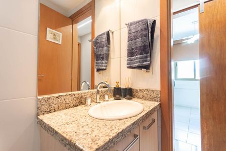 Apartamento para alugar com 181m², 3 quartos e 3 vagasBanheiro