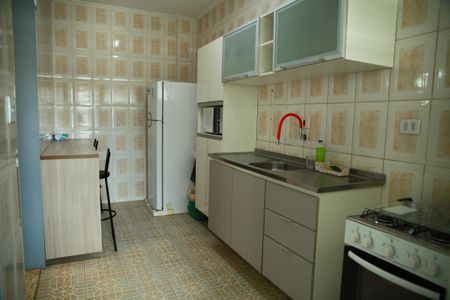Apartamento à venda com 74m², 2 quartos e 1 vagaCozinha 