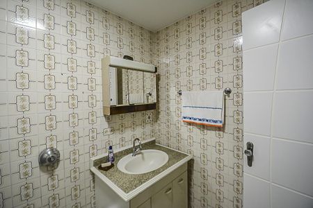 Apartamento à venda com 78m², 2 quartos e 1 vaga Apartamento à venda com 78m², 2 quartos e 1 vagaBanheiro