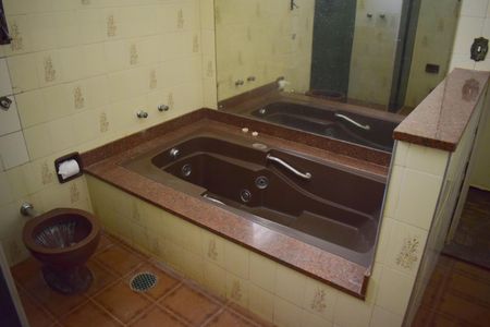 Casa para alugar com 198m², 5 quartos e 3 vagasBanheiro 1