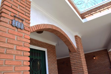 Casa para alugar com 198m², 5 quartos e 3 vagasFachada