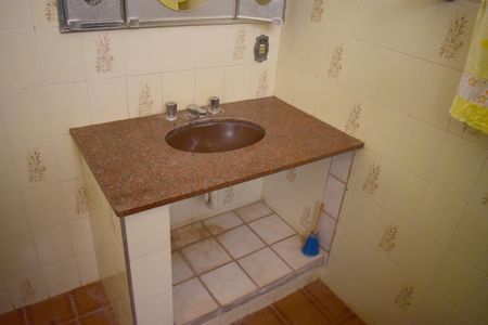 Casa para alugar com 198m², 5 quartos e 3 vagasBanheiro 1