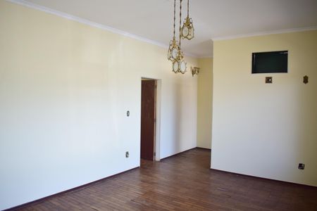 Casa para alugar com 198m², 5 quartos e 3 vagasSala