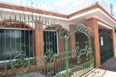 Casa para alugar com 198m², 5 quartos e 3 vagasFachada