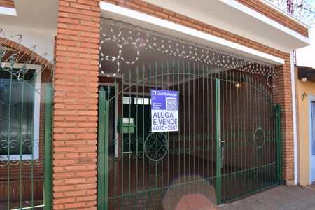 Casa para alugar com 198m², 5 quartos e 3 vagasFachada