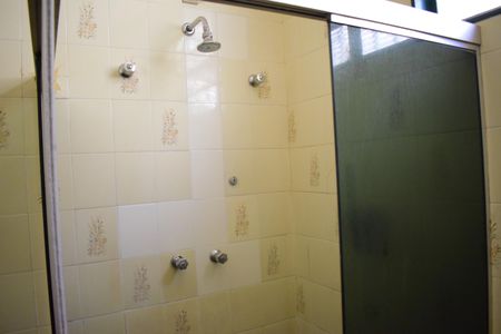 Casa para alugar com 198m², 5 quartos e 3 vagasBanheiro 1