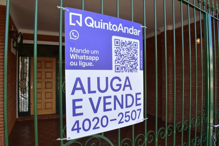 Casa para alugar com 198m², 5 quartos e 3 vagasFachada