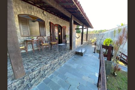 Casa à venda com 3 quartos, 240m² em Maria Paula, Niterói