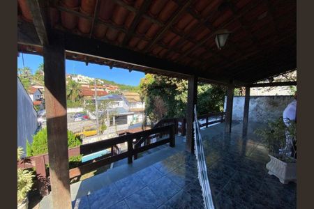 Casa à venda com 3 quartos, 240m² em Maria Paula, Niterói