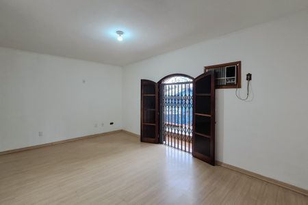 Casa à venda com 221m², 3 quartos e 2 vagasSuíte