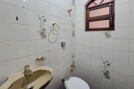 Casa à venda com 221m², 3 quartos e 2 vagasLavabo