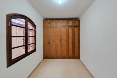 Casa à venda com 221m², 3 quartos e 2 vagasQuarto 2