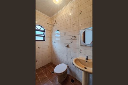 Casa à venda com 221m², 3 quartos e 2 vagasEdícula - banheiro