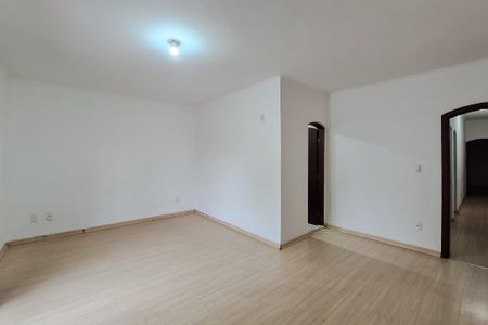 Casa à venda com 221m², 3 quartos e 2 vagasSuíte