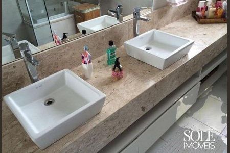 Casa de condomínio à venda com 517m², 3 quartos e 3 vagas