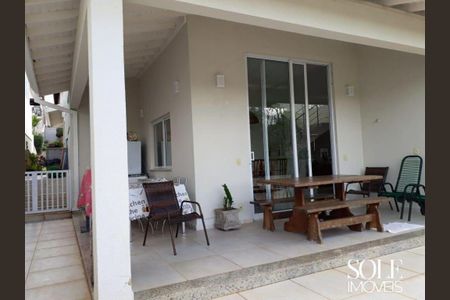 Casa de condomínio à venda com 300m², 3 quartos e 4 vagas