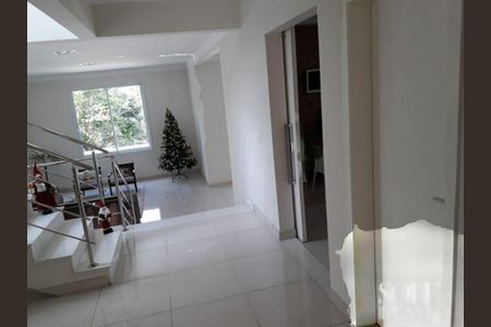 Casa de condomínio à venda com 300m², 3 quartos e 4 vagas