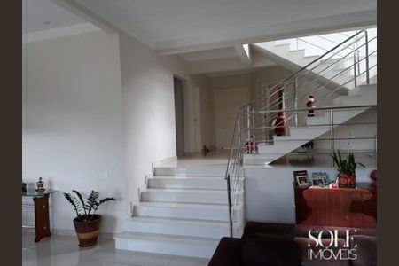 Casa de condomínio à venda com 300m², 3 quartos e 4 vagas