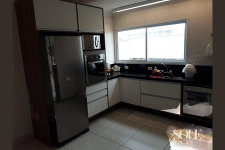 Casa de condomínio à venda com 300m², 3 quartos e 4 vagas