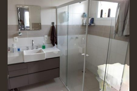 Casa de condomínio à venda com 300m², 3 quartos e 4 vagas