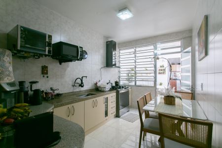 Casa à venda com 225m², 3 quartos e 4 vagasCozinha 
